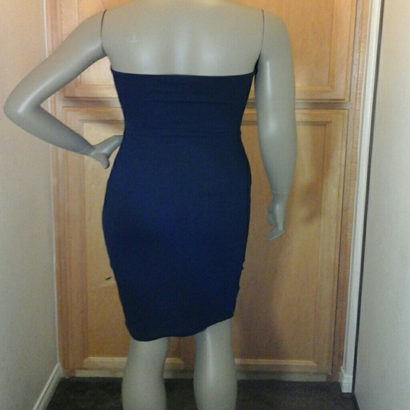 Dress - Picture 4 of 7